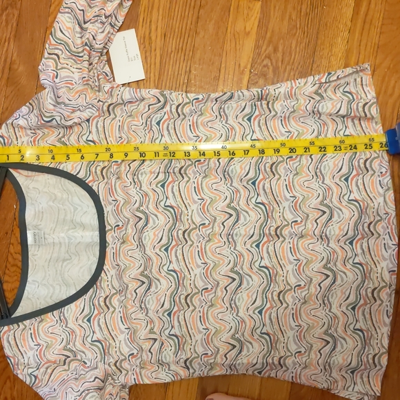 NWT boutique blouse in colorful pattern, L - Picture 3 of 8